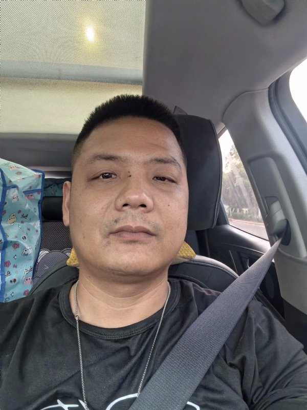 卖电池的大叔的第一张照片--福建王婆说媒